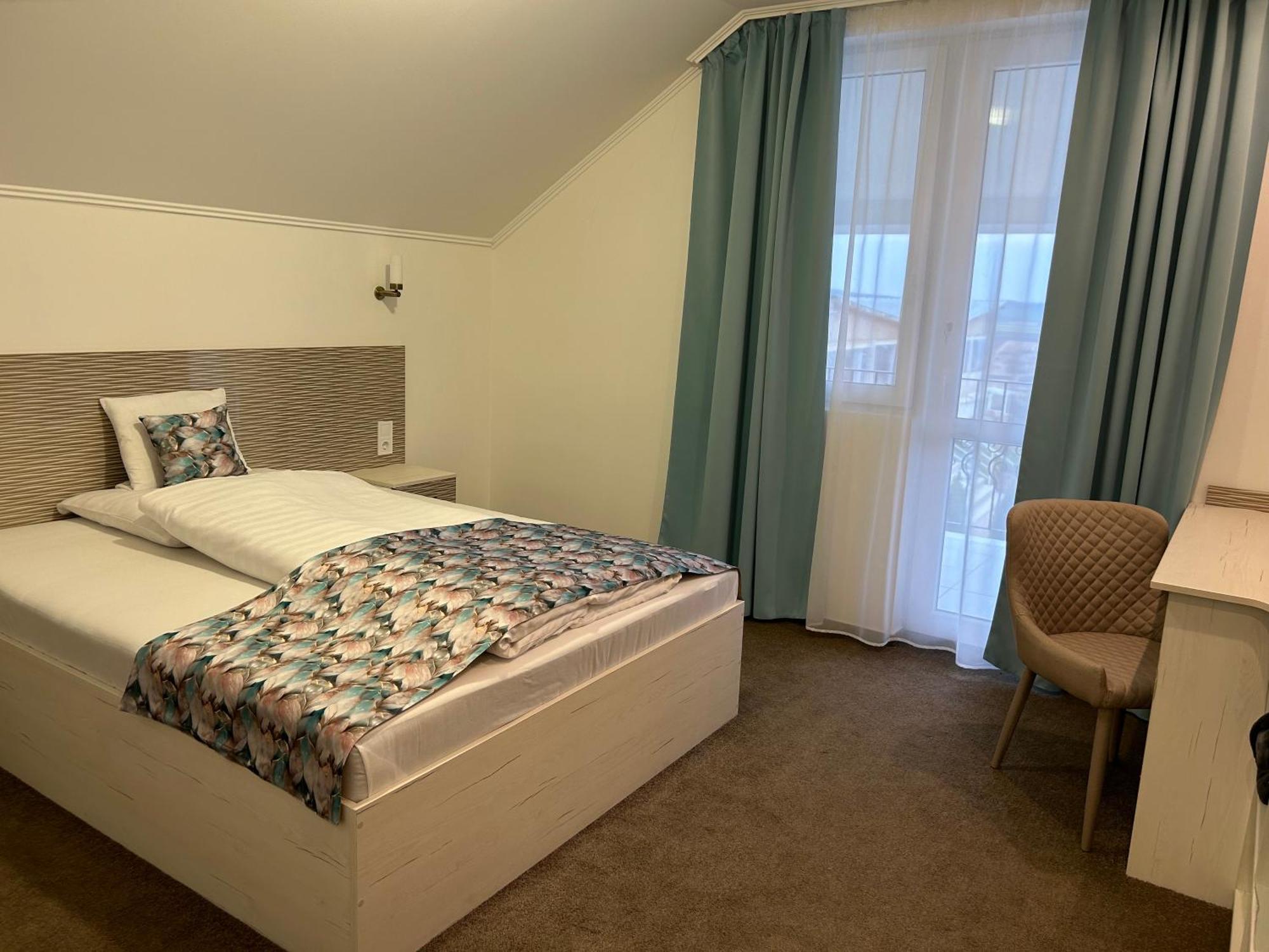 Danelis Hotel Edeleny Luaran gambar